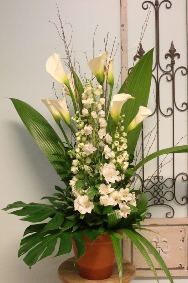 White rustic flower arrangement
