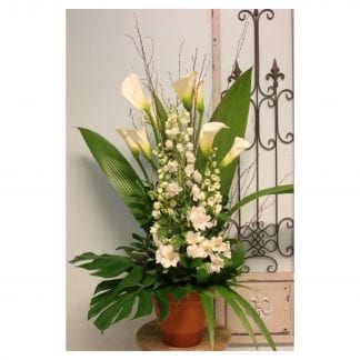 White rustic flower arrangement