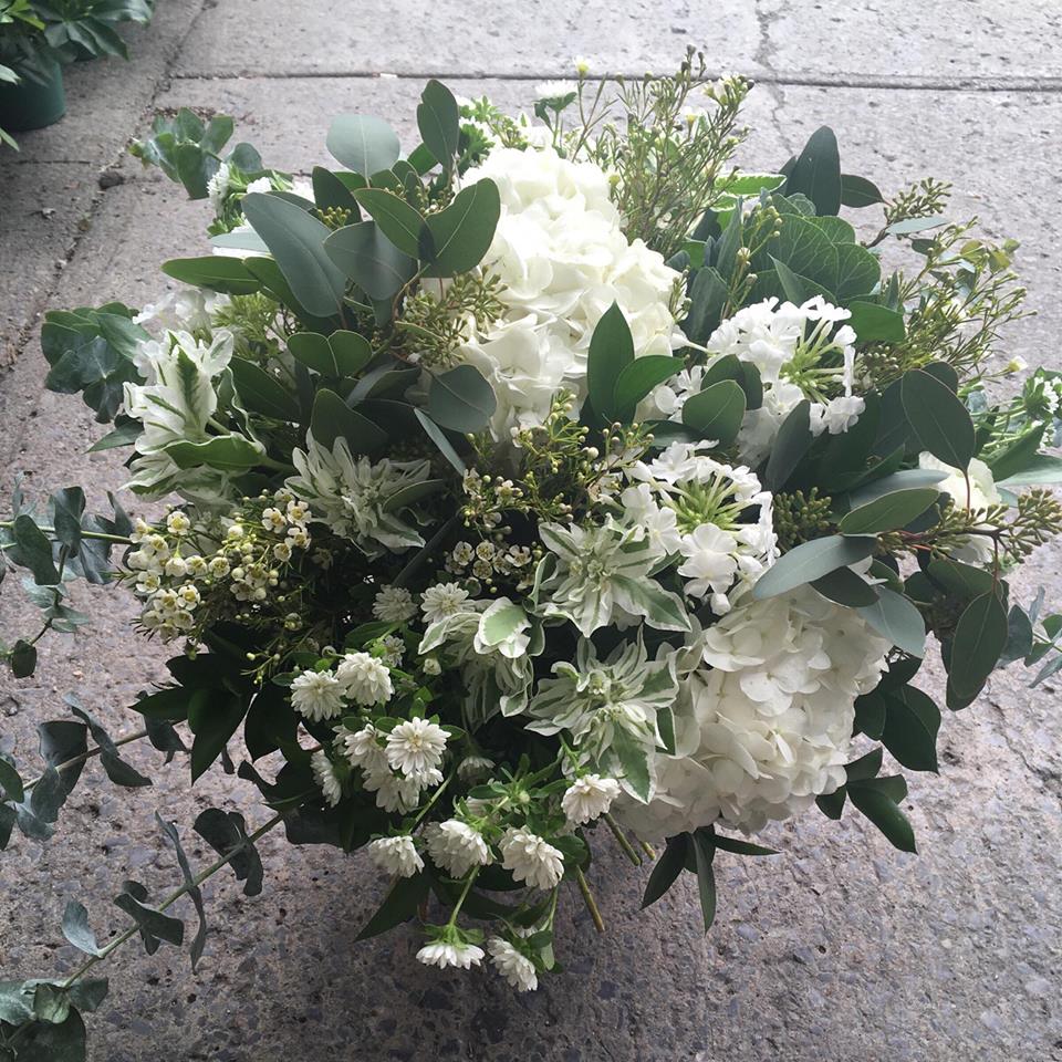 Bouquet de fleurs blanches - Fleuriste Montréal Le Jardin de Mathilde