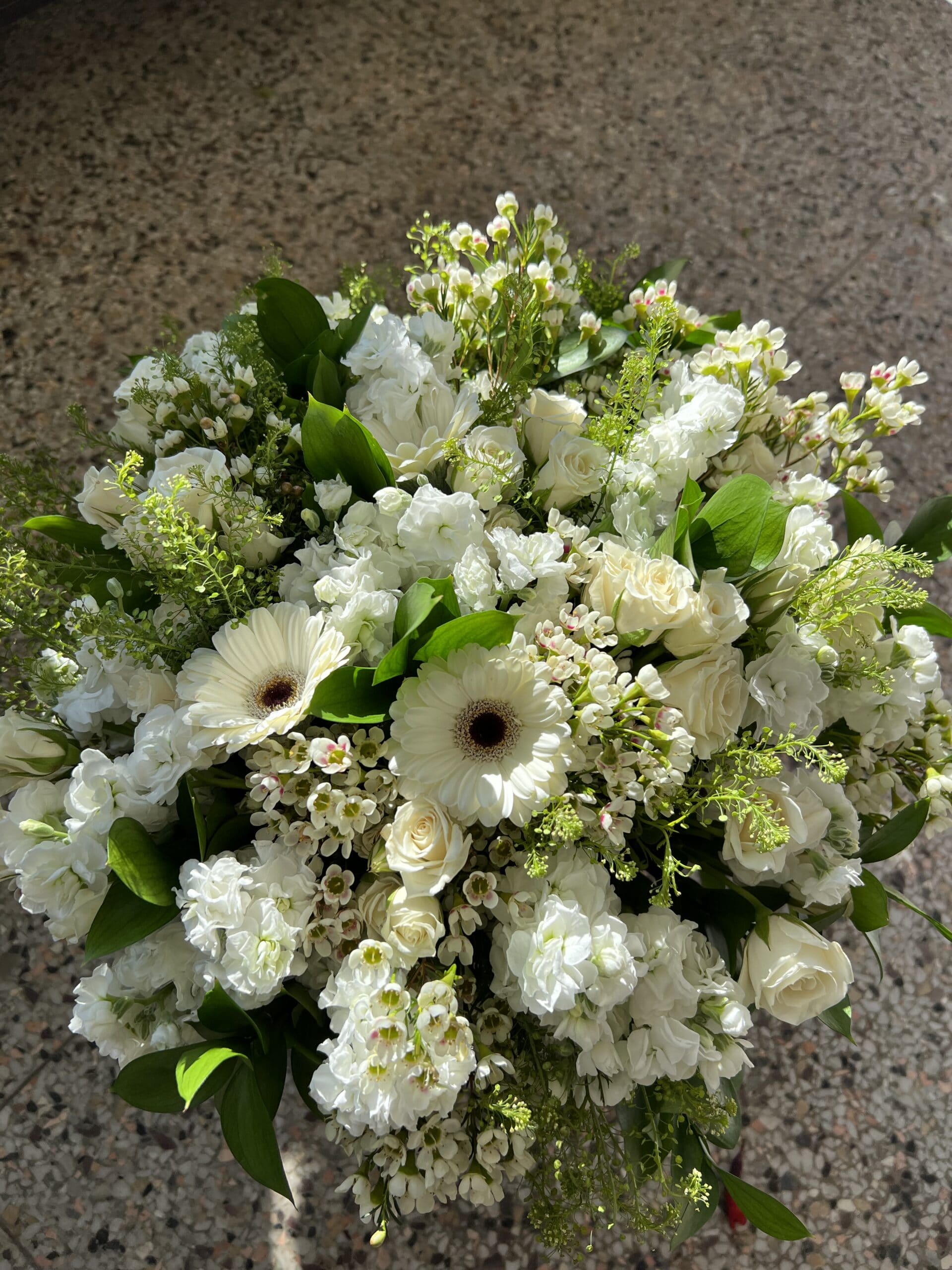 Bouquet of white flowers - Fleuriste Montréal Le Jardin de Mathilde