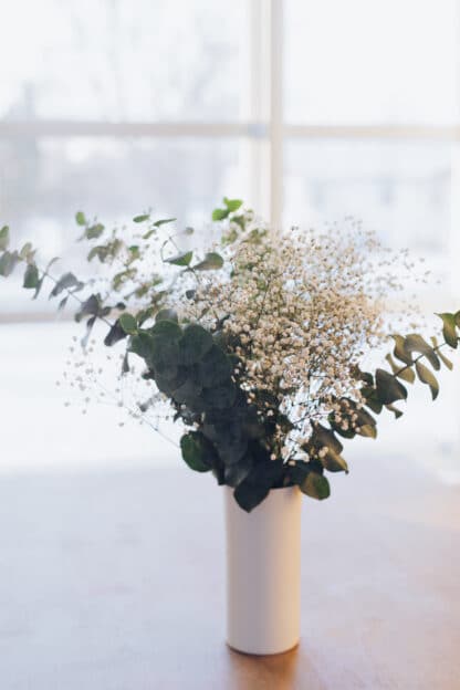 Bouquet d'eucalyptus et gypsophile frais